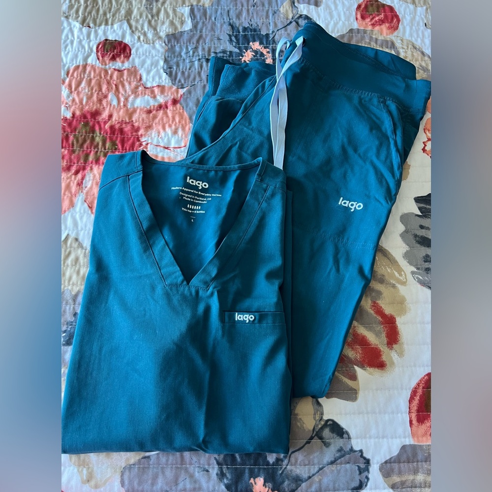 Women’s Lago scrubs